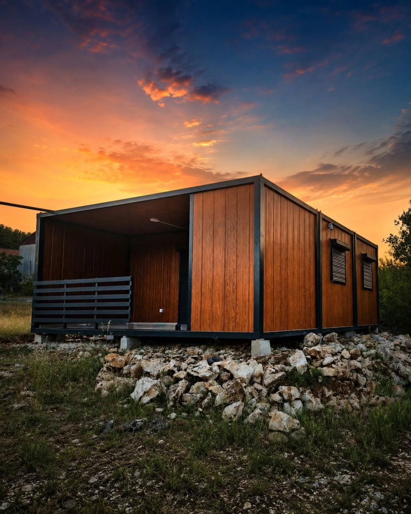 ModulBox modularna kućica pri zalasku sunca